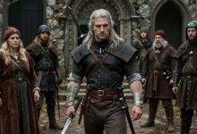 Imagem de capa mostrando Geralt de Rívia explorando um cenário medieval de Witcher 3, cercado por personagens e ícones das missões secundárias.